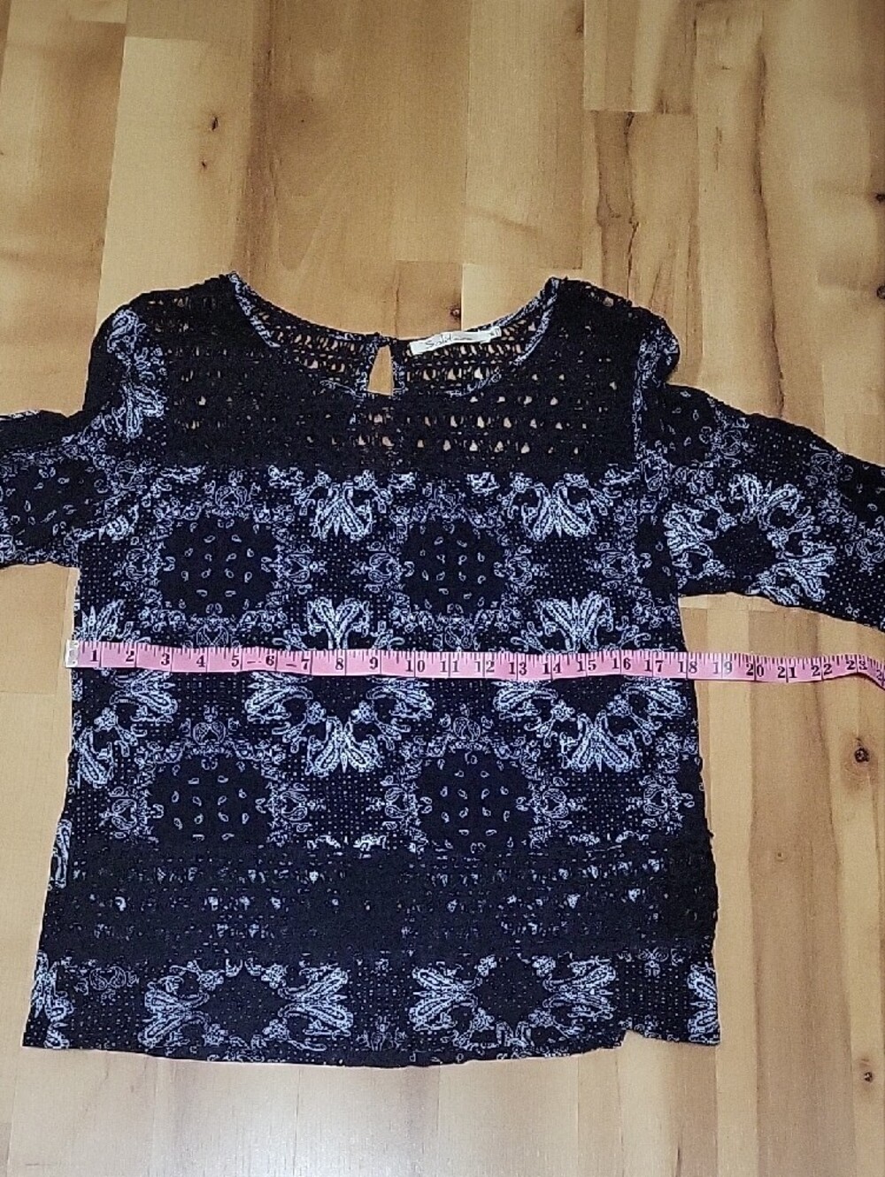 Solitaire Navy & White Printed Crochet Yoke Long Sleeve Top Women's Medium - Picture 15 of 16